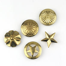 Afbeelding in Gallery-weergave laden, B 1 x Brass screwback conchos rivets flower star decorative buttons for leather craft wallet bag saddle belt decor