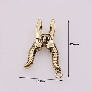 A 1pcs Solid Brass Vice Shape Scorpion Charm Pendant Table Decors Leather Craft DIY Decoration Keyring Gift CLOXY