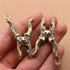 A 1pcs Solid Brass Vice Shape Scorpion Charm Pendant Table Decors Leather Craft DIY Decoration Keyring Gift CLOXY